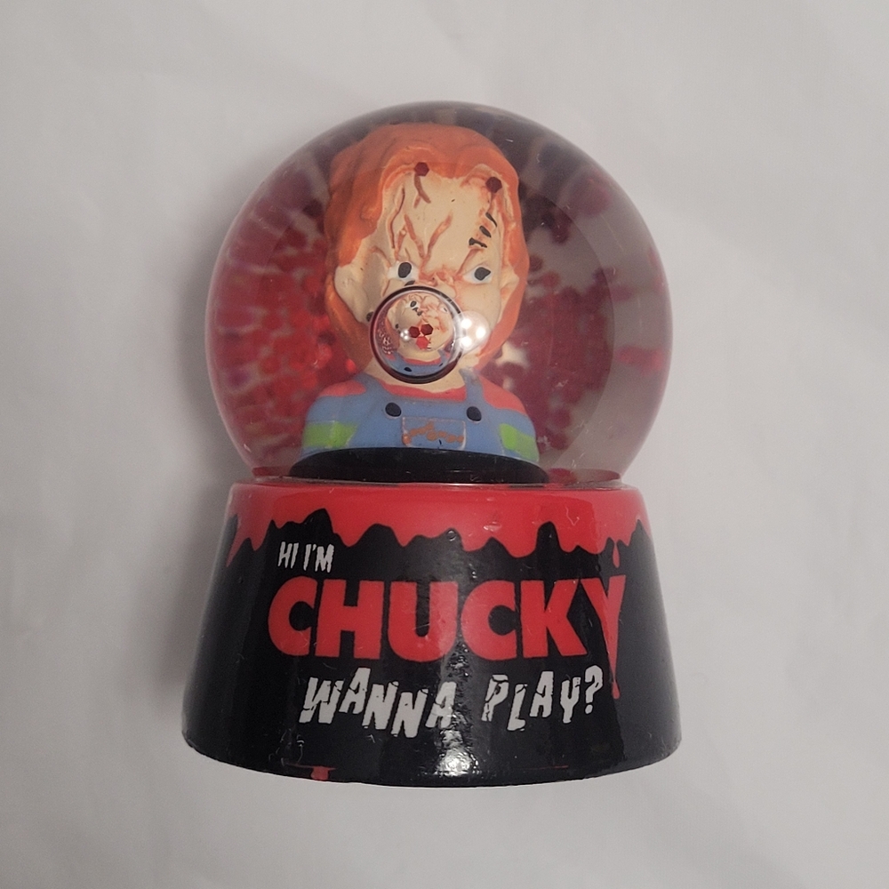 Universal Studios Child’s Play Chucky Wanna Play? 2.5 Mini Snow Globe Halloween